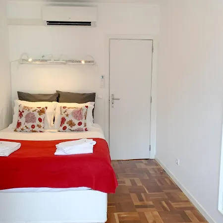 Rainha Beach House, *